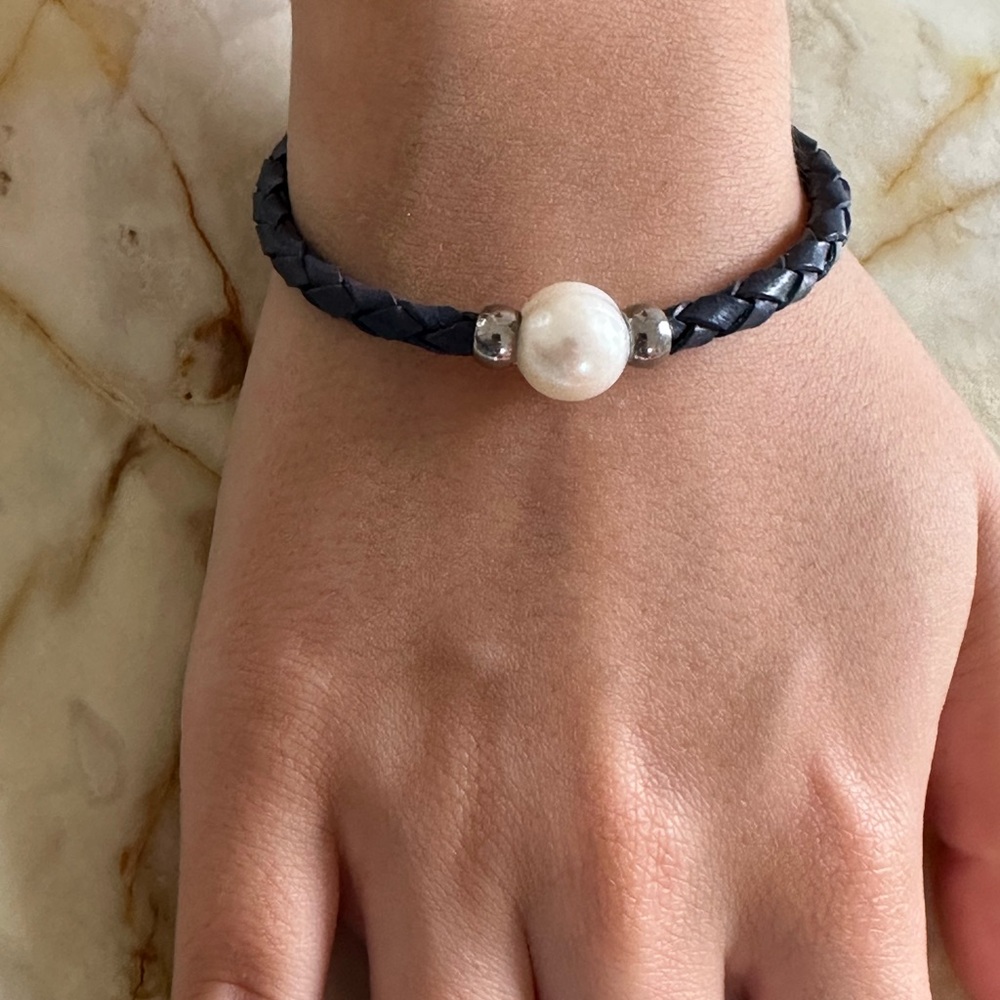 Freshwater Pearl Black leather Braided Bracelet